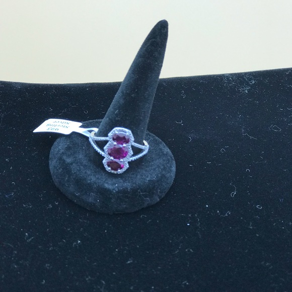 Sterling Silver Raspberry Rhodolite Ring. - Picture 2 of 2